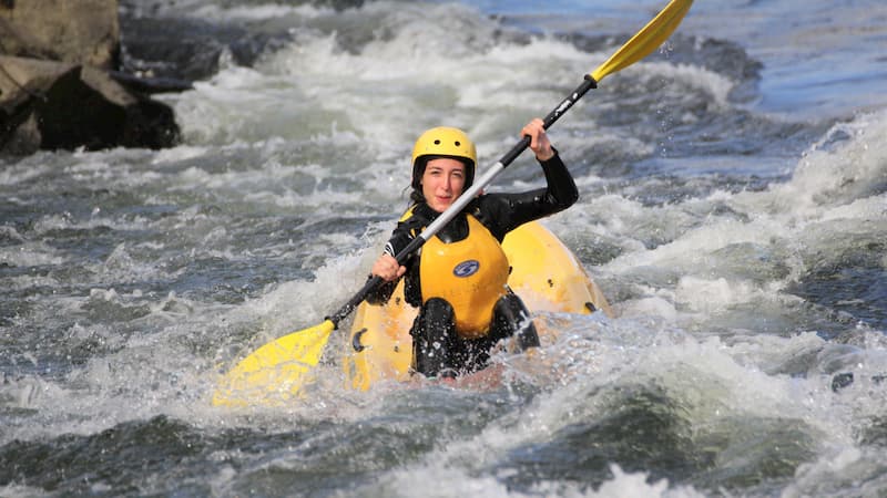 Kayak Autovaciable por aguas bravas rápidos